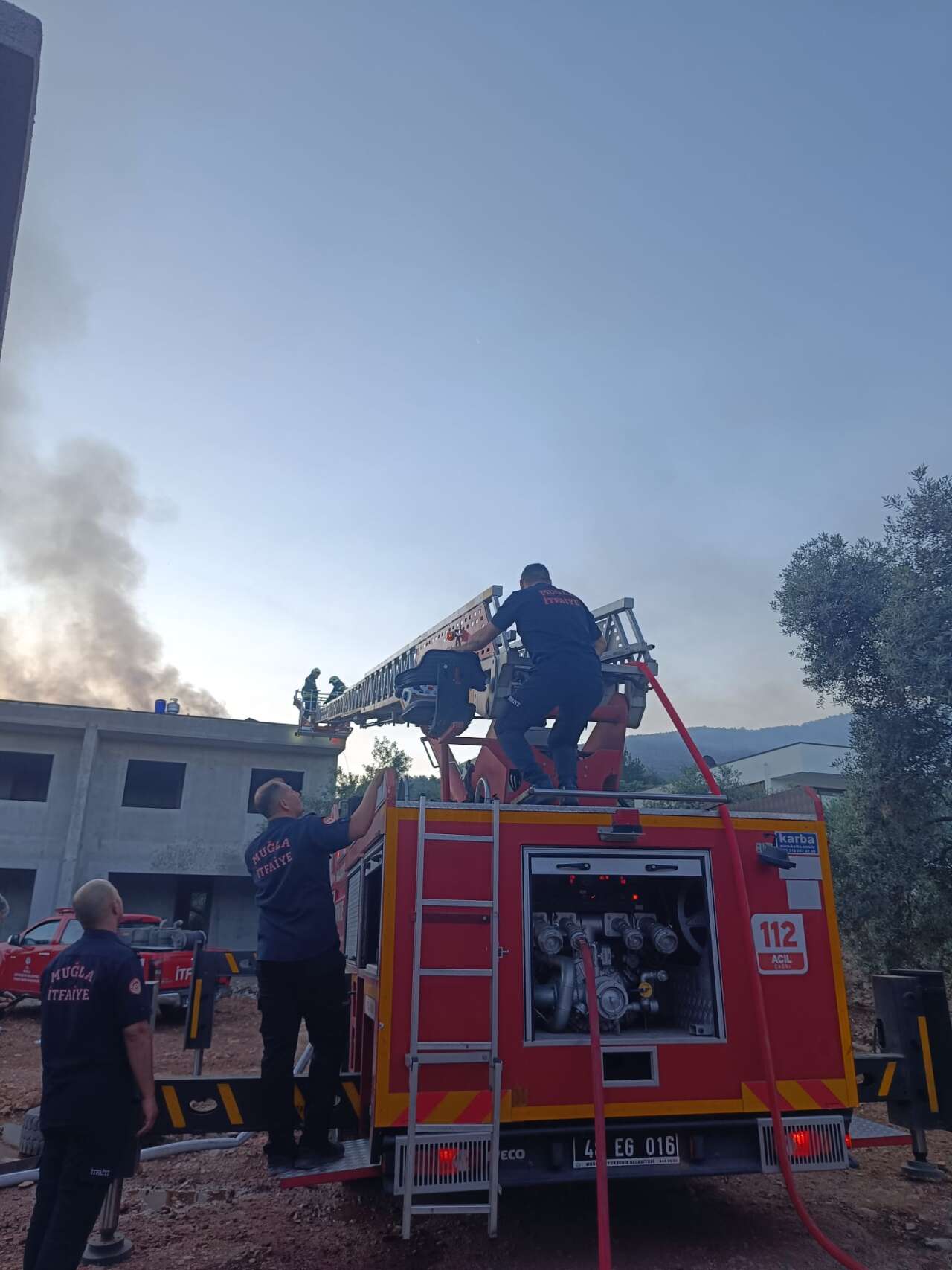 Muğla'da İnşaat Halindeki Evin Çatısında Yangın 4